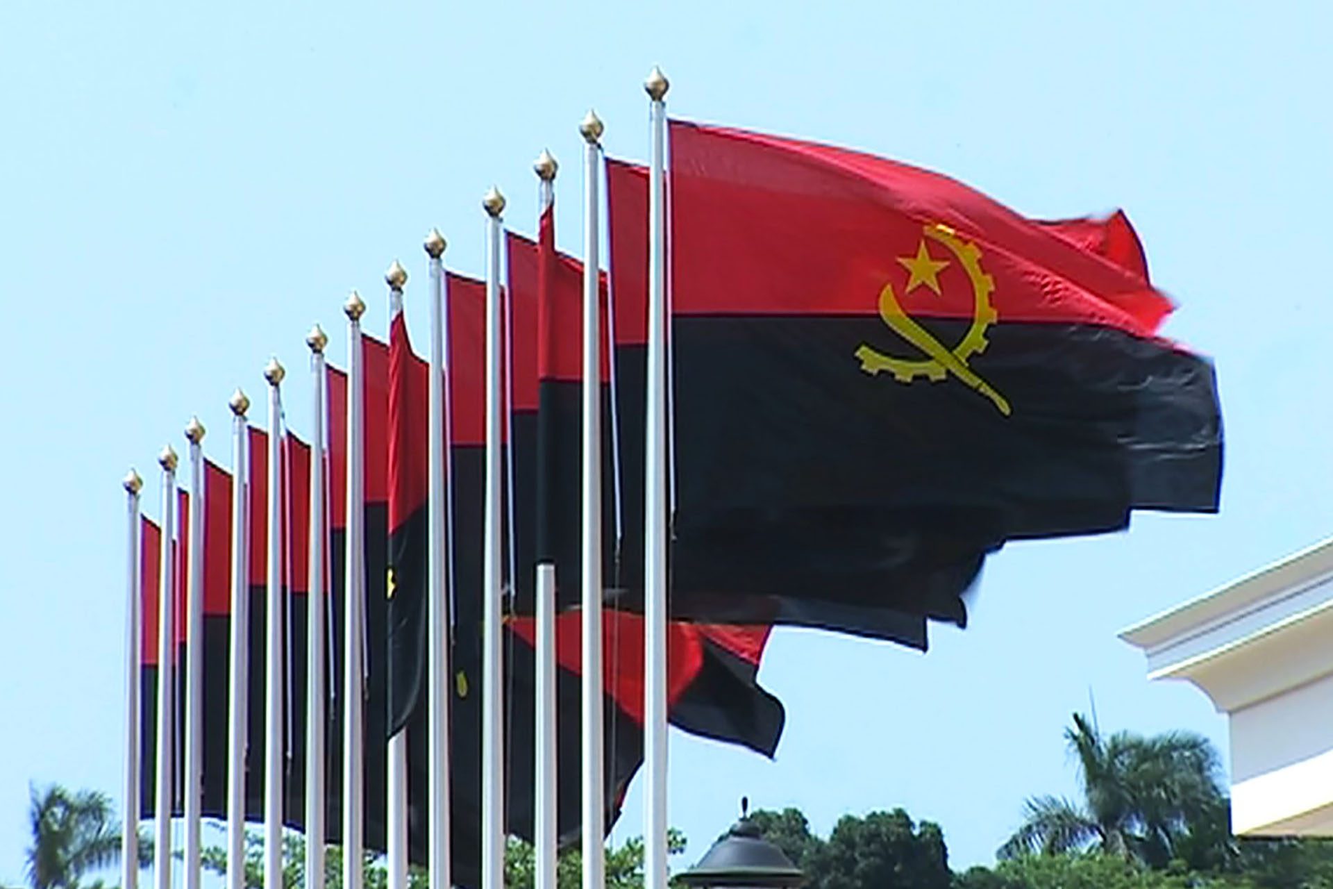 Angola — 12 anos de Paz e de Economia a preparar o futuro do país